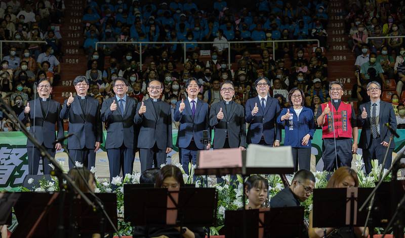 總統和出席人員合影