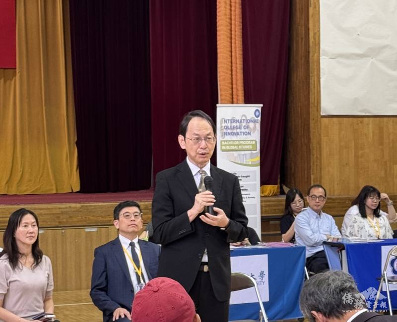 臺北駐日辦事處教育組組長黃冠超致詞