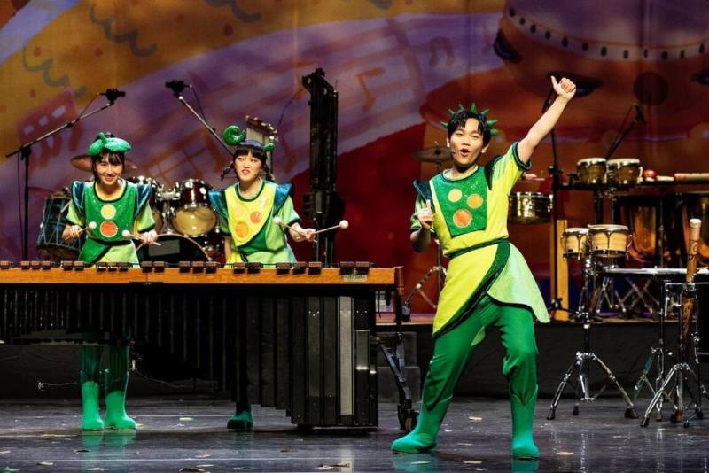 朱宗慶打擊樂團8月將推出豆莢寶寶兒童音樂會，今年音樂會主題「噔噔！登上彩虹塔」邀小朋友闖關，與豆莢寶寶一起搶救七彩光芒。（朱宗慶打擊樂團提供）