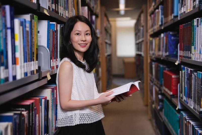 陽明交通大學臨床醫學研究所教授李美璇領導的研究發現，有脂肪肝者罹患心血管疾病的風險比無脂肪肝者增近3成，以心肌梗塞風險最顯著。（陽明交大提供）