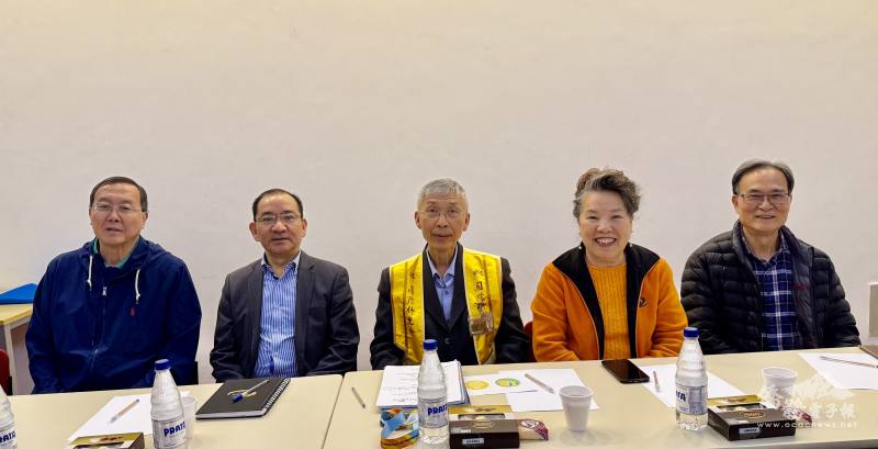 (左起)仲裁會議召集人劉國華、聖保羅文教中心主任尤正才、主任委員許永隆、總幹事斯碧瑤、財務長范江泙合影