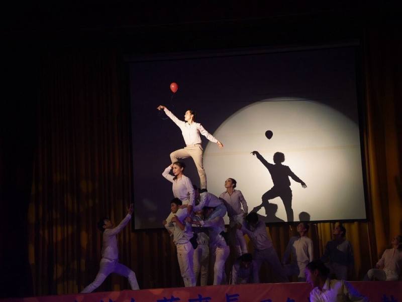 紙風車368鄉鎮市區兒童藝術工程「永續啟航」6月13日到6月15日分別在彰化縣田尾國小、雲林縣古坑國小、屏東縣內埔鄉豐田國小演出親子劇「台灣幻想曲」。（紙風車劇團提供）