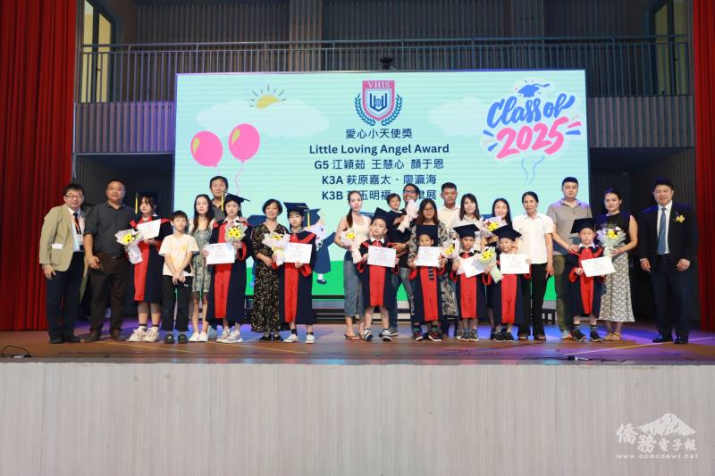 頒贈表揚品學兼優的學生為學習旅程劃下美好句點