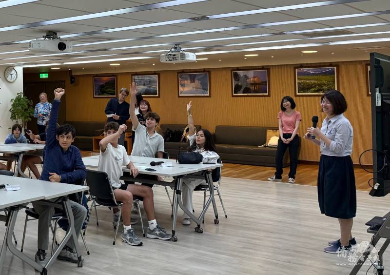 邁阿密地區Gulliver Preparatory School學生積極搶答參與活動