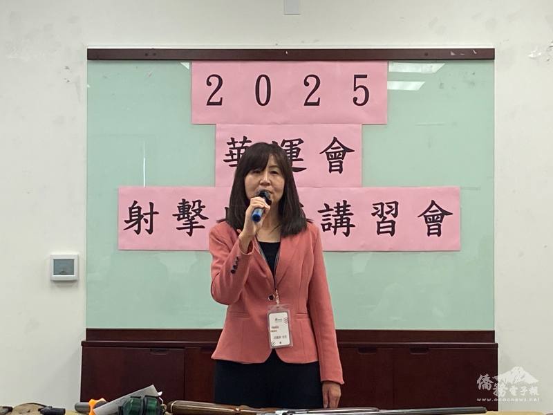 文教中心主任莊雅淑致詞