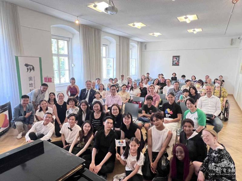 臺菲兩國聯手舉辦《希望與愛：邂逅台灣和菲律賓的午後時光》音樂會圓滿落幕，眾人於Hietzing博物館合影留念