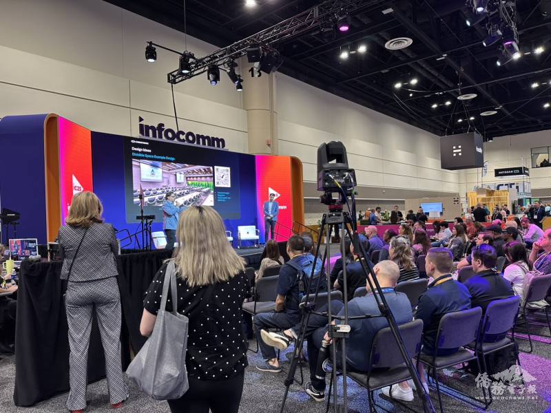 臺灣精品館參觀人潮眾多