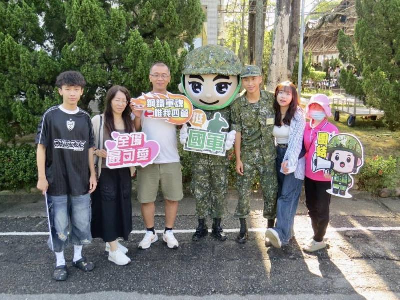 陸軍第十軍團步兵257旅、302旅日前舉辦官兵家屬懇親會。（十軍團提供）