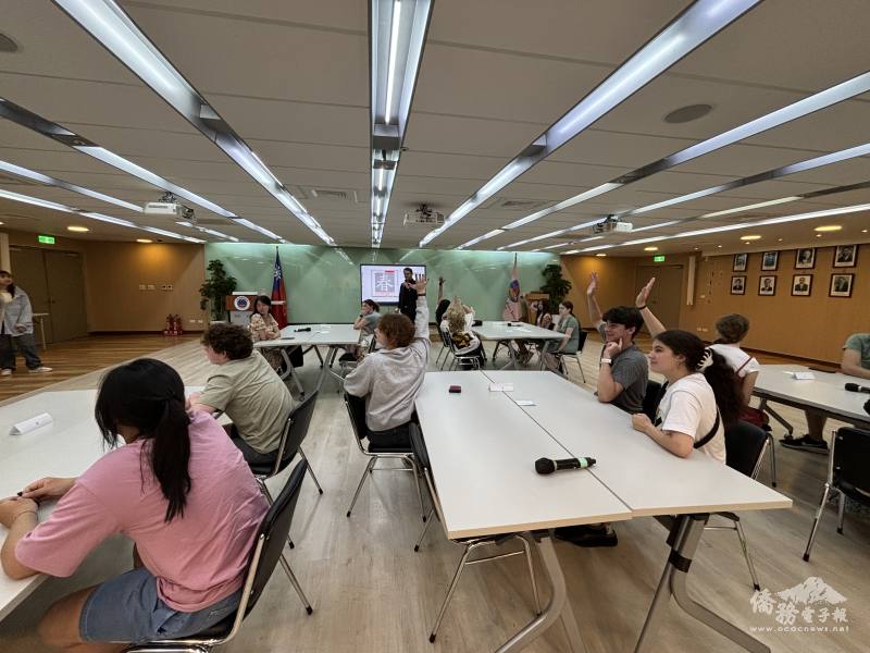 田納西州哈登谷高中生積極搶答參與活動