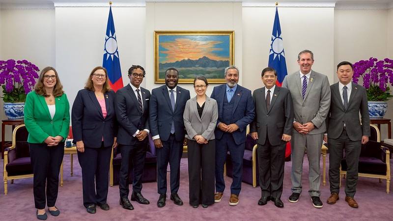 副總統與美聯邦眾院「國會台灣連線」共同主席貝拉訪問團合影