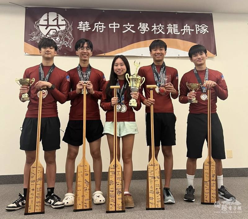 慶功宴上歡送今年畢業的5位隊友