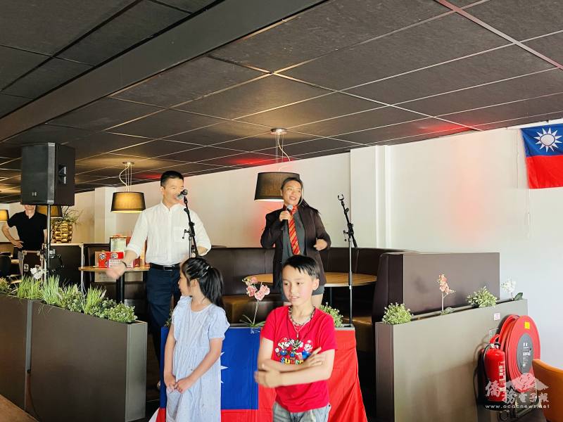 聯歡會安排多首歌曲演唱賀節助興