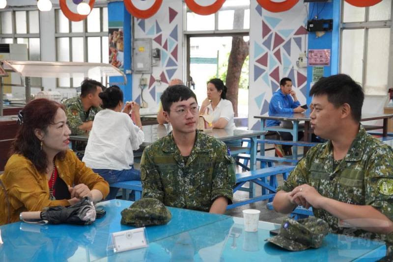 透過雙向溝通，凝聚家屬與部隊間的信任與情感。（十軍團提供）