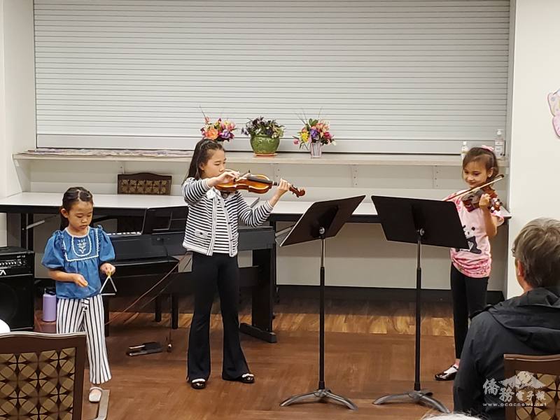 福爾摩沙三重奏小團員表演