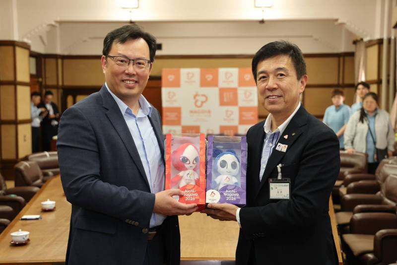 體育署鄭世忠署長（左）一行拜會名古屋市政府，並由名古屋市市長廣澤一郎（右）親自接待