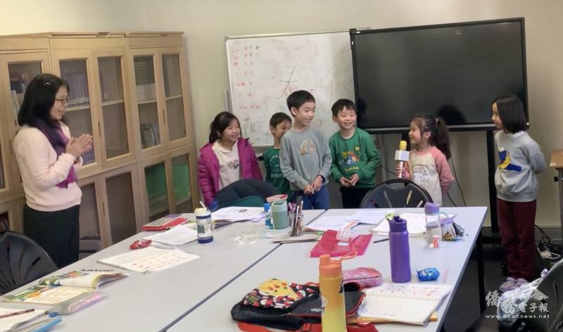 同學們輪流練習，展現學習成果