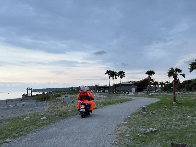 花東地區擁有壯麗海岸線與豐富水域資源，吸引國內外遊客從事海上活動，海巡署呼籲民眾運用「GoOcean海洋遊憩風險資訊」平台，有即時海象、風速、波浪等資料，助避開危險時段與區域