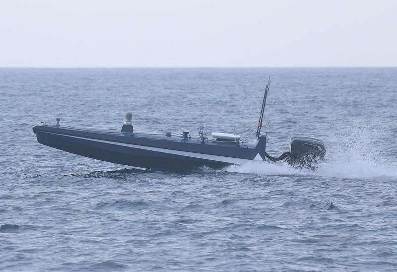 圖為龍德造船工業「黑潮」無人船，設計注重高速操縱能力與匿蹤能力，船體採用玻璃纖維強化塑膠製成