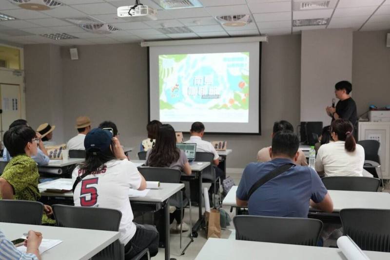 台東縣政府打造「太平洋左岸台東咖啡」品牌，17日邀請業者舉辦共識會議，且舉辦冰咖啡創意大賽徵件，8月也將盛大舉辦「南島咖啡節市集」。（台東縣政府提供）