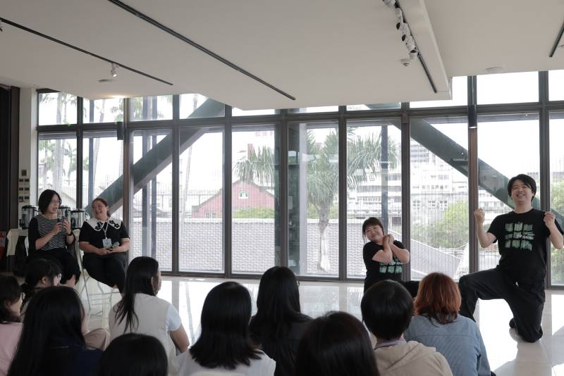 「一人一故事劇場」讓生活經驗成為藝術表達的素材。（圖左至右：影響．新劇場呂毅新團長、逗點創意劇團吳佩芬、影響．新劇場趙芸、呂政達）