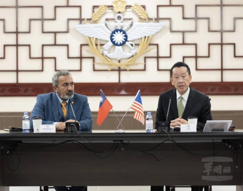 國防部長顧立雄17日接見美國聯邦眾議院「國會臺灣連線」共同主席貝拉議員及訪團成員，感謝長期對臺灣民主自由的肯定與支持。（軍聞社記者吳柏融攝）