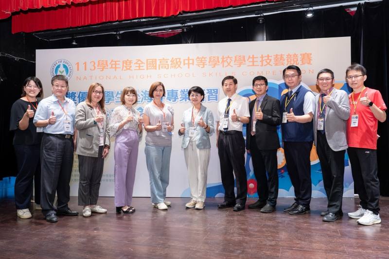 國教署戴淑芬副署長與執行學校合影