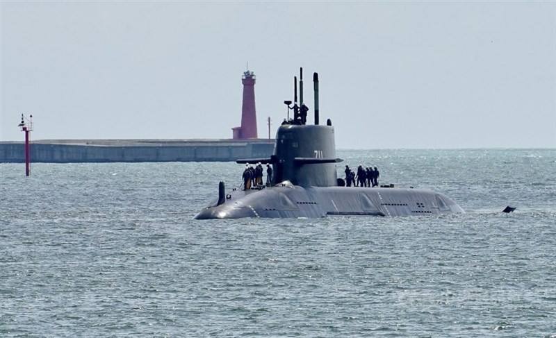The Hai Kun submarine sails back to the Port of Kaohsiung on Tuesday after completing its first sea trials. CNA photo June 17, 2025