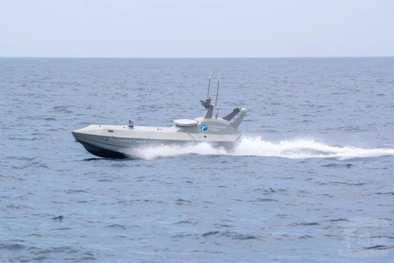 無人艇進行性能展示。（軍聞社資料照片）