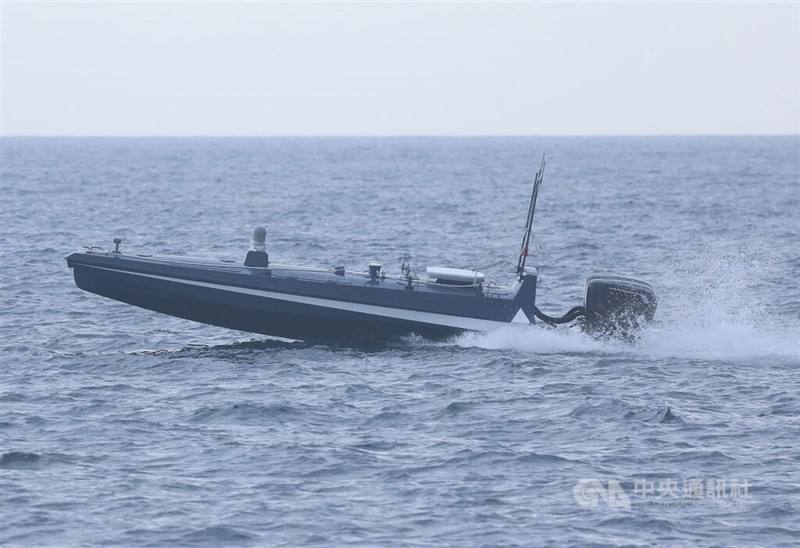 A Black Tide USV, developed by Lungteh Shipbuilding Co., is put to the test during a demonstration on Tuesday. CNA photo June 17, 2025