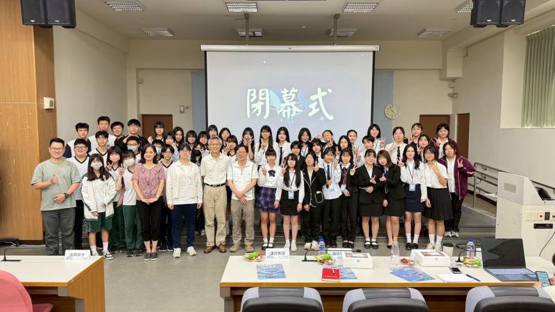 國立嘉義女中語文資優班小論文成果發表會