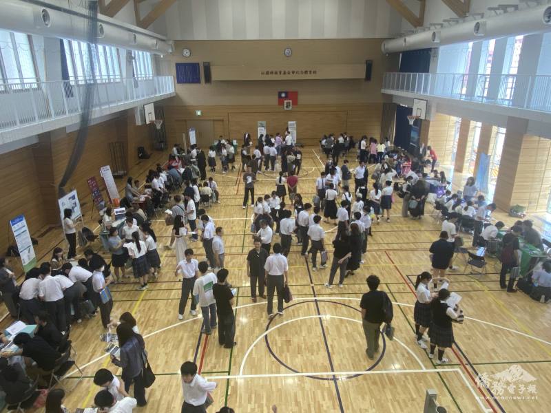 橫濱中華學院興建校舍5樓現代化體育館