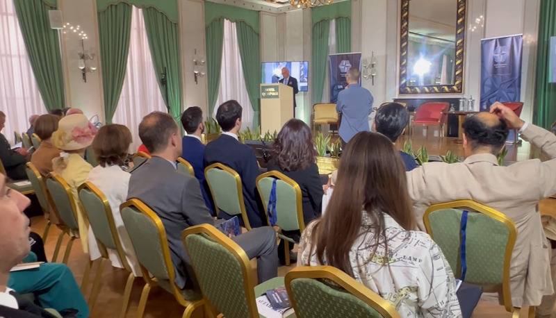 前北約副秘書長、北約防衛學院基金會主席米努托里佐（台上講者）17日在「印太2025高階會議」開幕致詞，強調印太區域安全的重要性