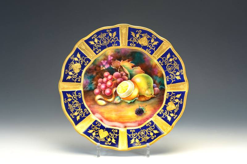 徐瑞芬瓷繪作品〈降福滿地〉