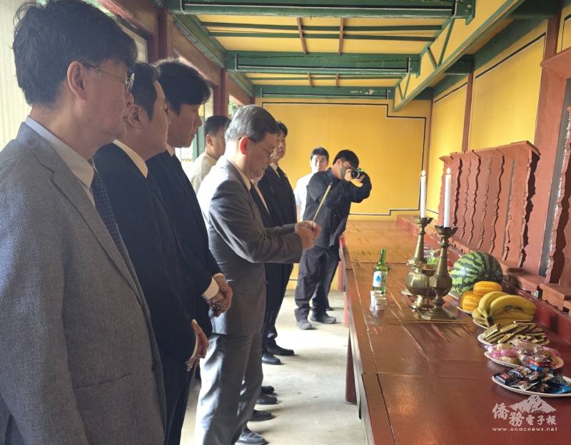 駐韓國代表處梁光中代表進行主祭儀式