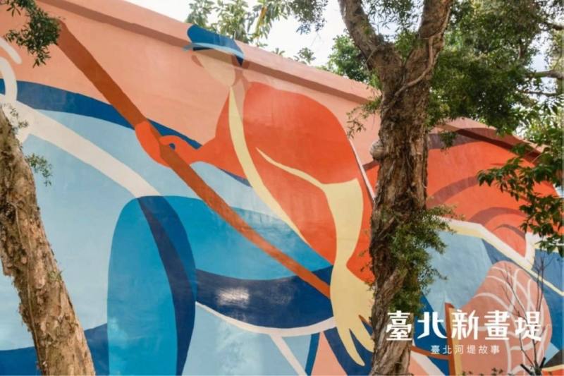 Scenes of Zhongshan Bridge, bloodworm harvesting, and dragon boat building are brought back to life, telling the unique story of Sanjiaodu Ferry