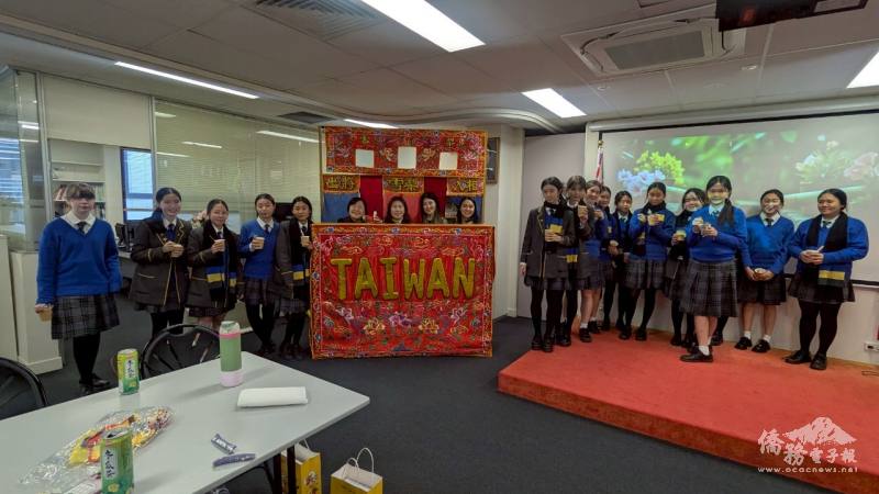 全體學生手持自製愛玉大合照