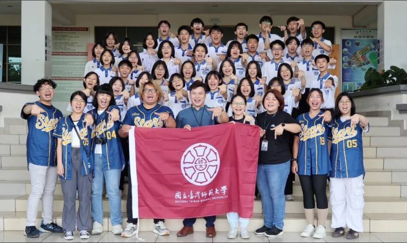 為推動社會實踐與多元文化交流，台灣師範大學114年暑假首度組成國際服務團，前往馬來西亞展開為期9天的教育志工行動。（台師大提供）