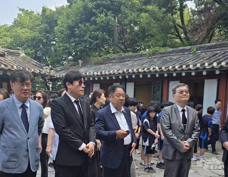漢城僑團校代表出席公祭典禮