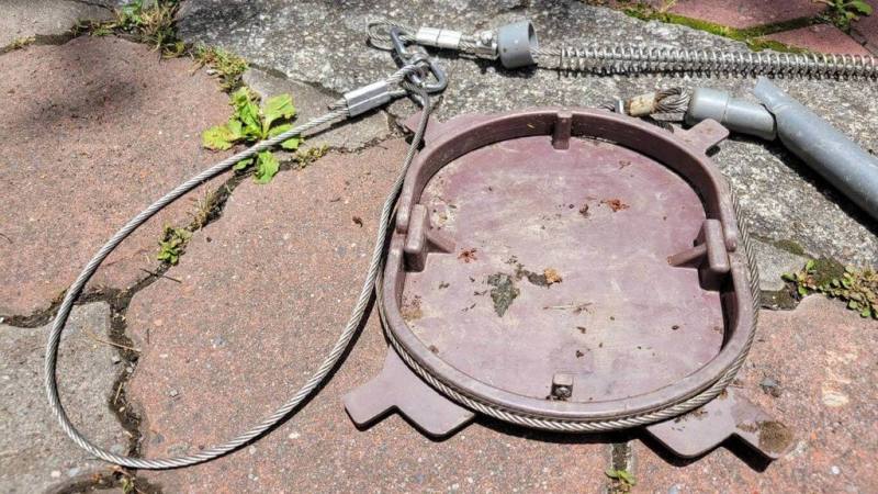 雪霸國家公園武陵地區日前發生黑熊受困陷阱，雪霸處19日表示，已與林業署台中分署清查現場，查獲並拆除1組套索陷阱及1個踏板式獵具，後續交由警方偵辦，釐清是否涉違法獵捕。（雪霸國家公園管理處提供）