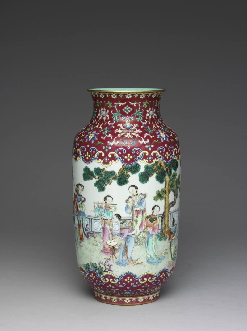 粉彩仕女奏樂圖燈籠瓶