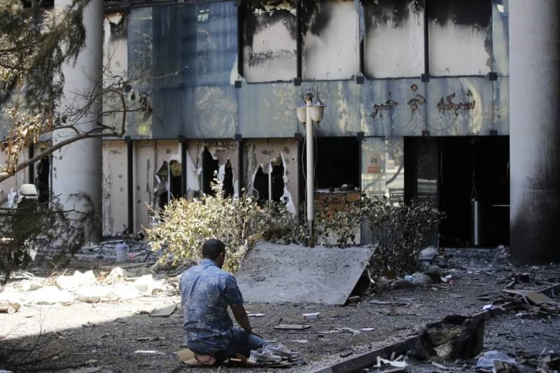 圖為伊朗首都德黑蘭的國家電台19日遭以色列飛彈攻擊。（安納杜魯新聞社）