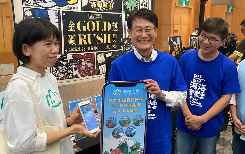 新北市政府19日舉行「新北夏之旅」夏日系列活動發布記者會，新北市副市長陳純敬（中）、觀旅局副局長莊榮哲（右）等人出席，共同推廣新北夏季觀光與多元文化活動