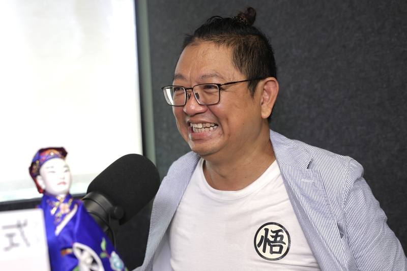 黃僑偉從國小開始跟著國寶布袋戲大師李天祿學戲，始終不忘當初老師父不斷為傳統尋找活水的用心良苦，黃僑偉表示，希望持續用傳統技藝，讓人看到布袋戲最令人驚豔的部分