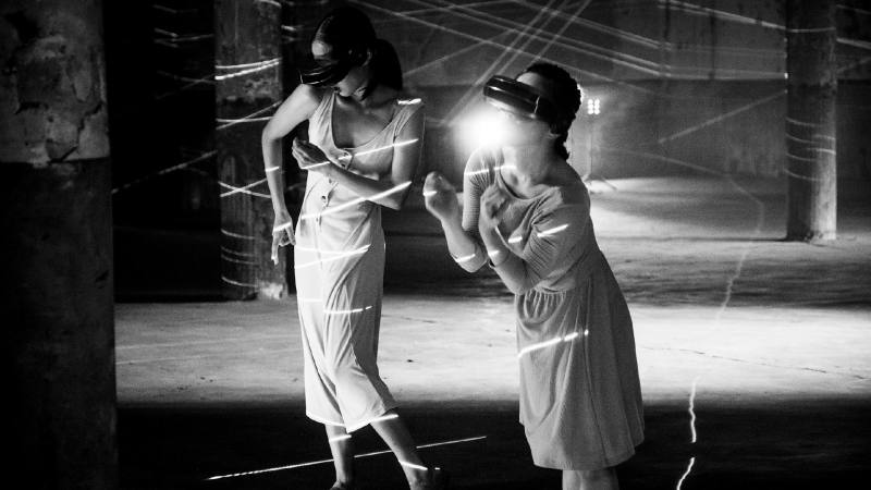 「遺留未來VR360播映」以4大主題單元呈現10部影片，讓觀眾穿梭於記憶、家園、孤獨與未來的多重維度。圖為《留給未來的殘影》，描述對逝去的凝視與寄語未來的想望。