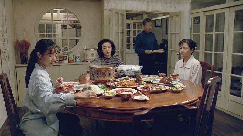 「臺灣電影的璀璨今昔」影展透過影像穿越時空，共同探討人性、文化與歷史的深層意涵。圖為《飲食男女》劇照。