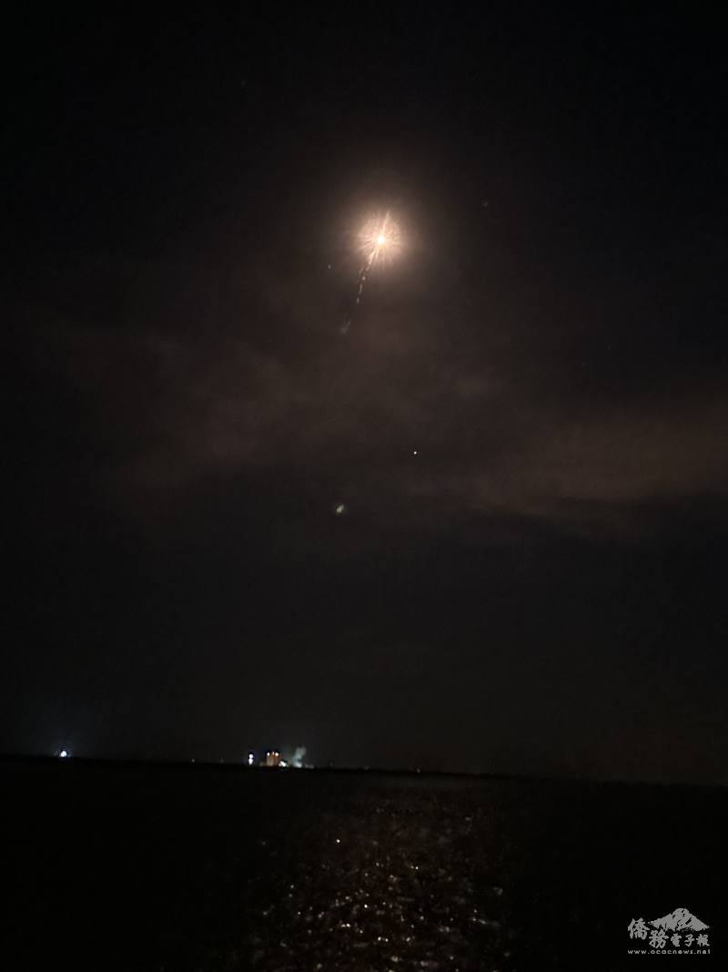 一次划船時剛好遇上SpaceX 火箭發射，又一次驚艷