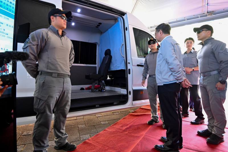 卓榮泰視察海巡強化海防安全韌性相關系統及設備