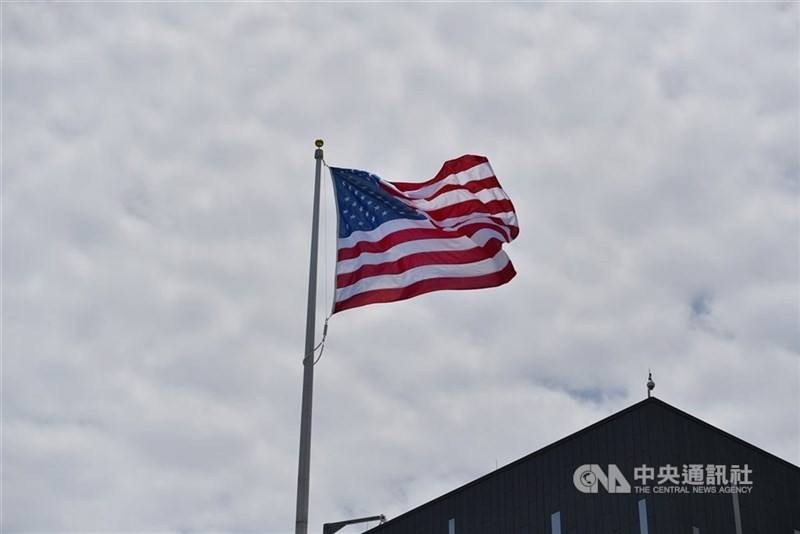 The U.S. national flag flies over the AIT's main office building in Taipei. CNA file photo