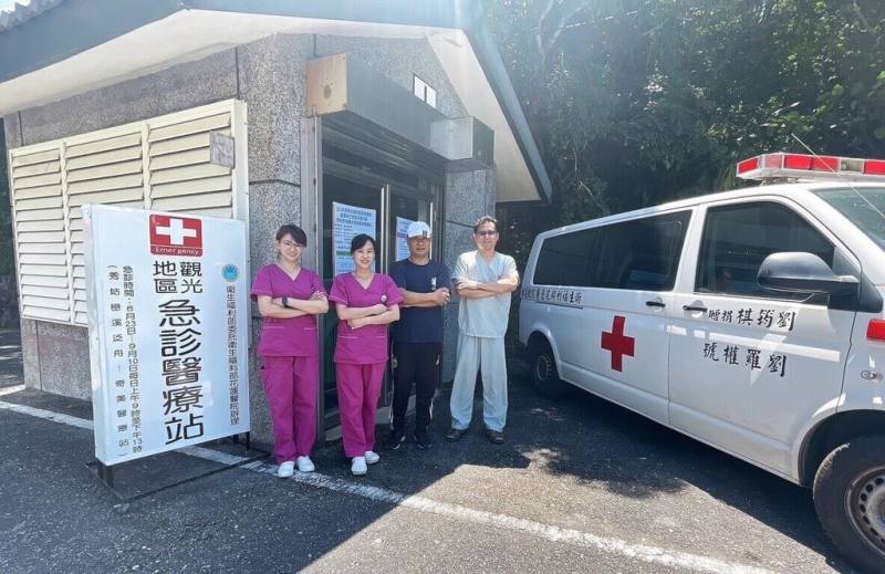 花蓮縣衛生局與衛福部花蓮醫院合作，自23日起在秀姑巒溪設立2處行動醫療站，每天上午9時起配合泛舟活動時間進駐，提供緊急救護、外傷處置、急性症狀評估與藥物治療等即時服務。（花蓮縣衛生局提供）