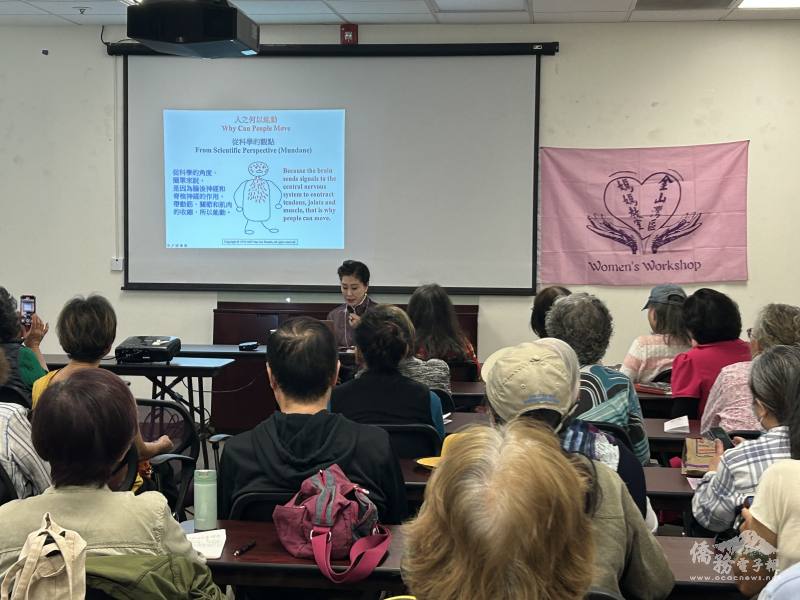 朱筧立以「如何培養強大平和的內在」為題吸引僑胞到場聆聽